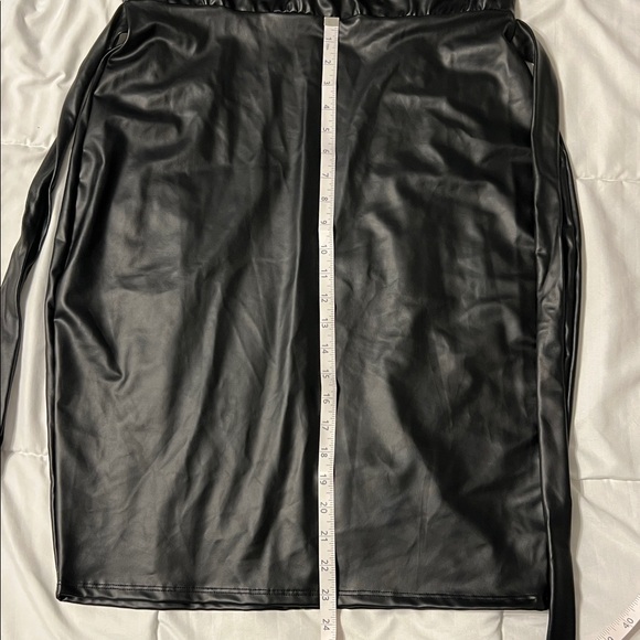 Fashion Nova NWT More To The Story Faux Leather Dress Size 1X Black Curvy - Picture 9 of 11